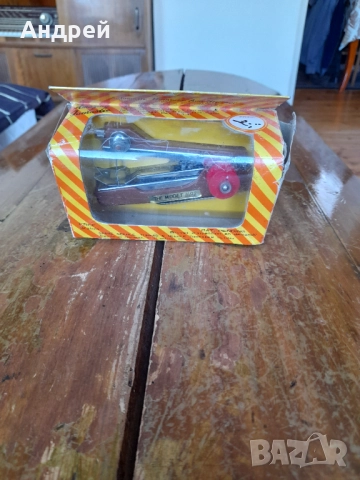 Стара ръчна шевна машина The Midget