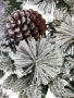 Изкуствено борче/елха със заскрежени иглички и шишарки, снимка 4