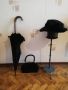 Дамски чадър и шапка и чанта много стари в добро състояние,носени от Английски аристократки., снимка 1 - Антикварни и старинни предмети - 39642595