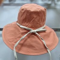 Красива дамска шапка с панделка в модерни нежни цветове, снимка 3 - Шапки - 45659737