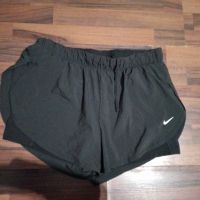 Гащи Nike, снимка 1 - Къси панталони и бермуди - 45593372
