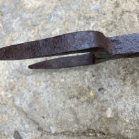 Стара ръчно кована наковалня за клепане на коса , снимка 5 - Антикварни и старинни предмети - 45312497