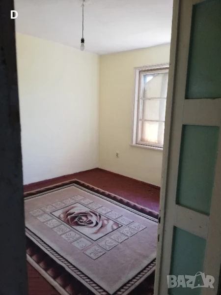 Двустаен апартамент в гр. Долни Чифлик (на 10км от плажа на к. к. Шкорпиловци) , снимка 1