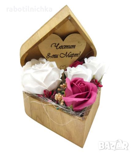 Дървена кутия сърце със сапунен божур и рози, снимка 1