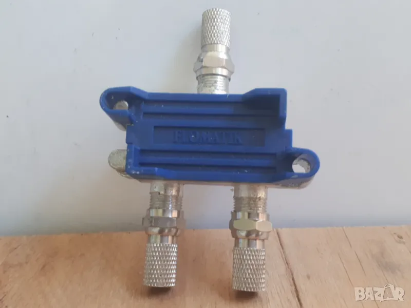 Двоен сплитер за коаксиални кабели - Flomatik two way splitter, снимка 1