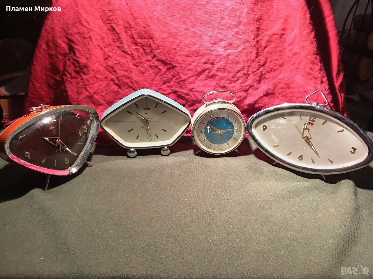 Четири будилника, снимка 1