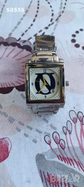 Продавам часовник много запазен, снимка 1