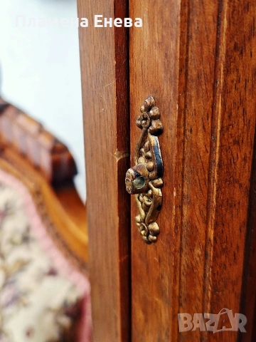 Винтидж витринка, снимка 4 - Секции и витрини - 53967195