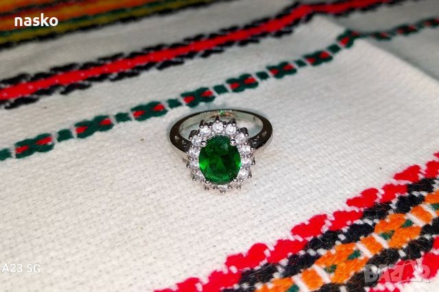 Дамски пръстен с циркони , снимка 1 - Антикварни и старинни предмети - 46475021