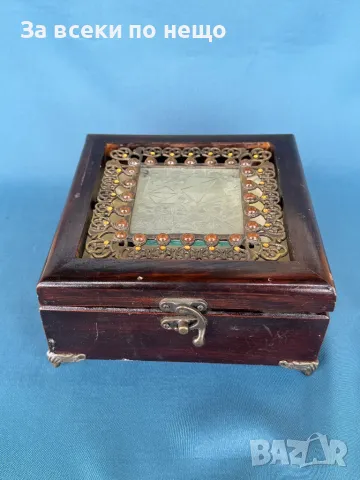 Стара дървена кутия за бижута