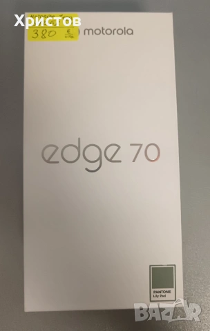 Смартфон Motorola Edge 70 в цвят PANTONE Lily Pad. 