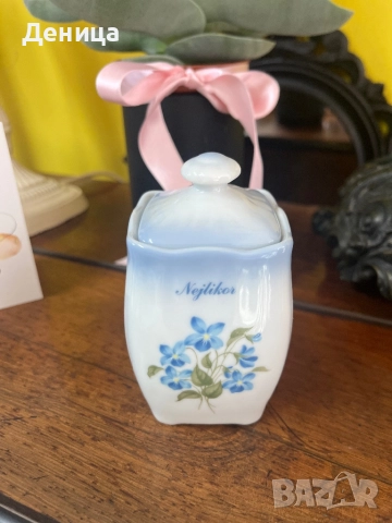 Малко теменужено бурканче  Височина-11 см има си и гумирано уплътнение , снимка 3 - Кутии за храна - 51783039