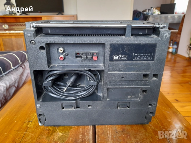 Стар Радиокасетофон Sony ТРК-902E, снимка 3 - Антикварни и старинни предмети - 54070640