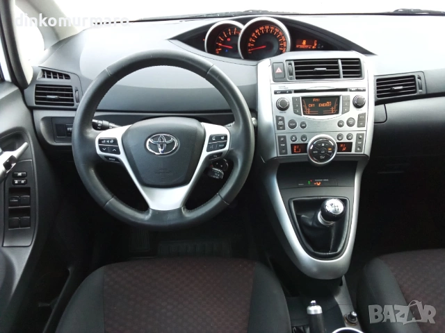 Toyota Verso 2.0D4D-126kc. Панорама, снимка 9 - Автомобили и джипове - 53088269