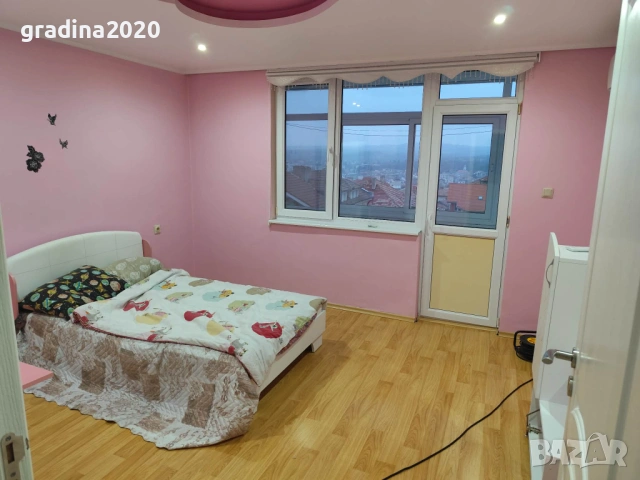 апартамент – 100 кв.м с голям хол, килер, таванска стая 13кв , маза и 2 дворни места, 125 000 €, снимка 11 - Разсади - 53125303