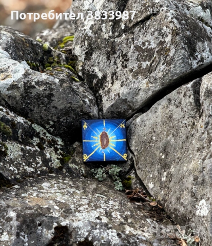 Картина с естествен Ахат, мед и глаголица (10х10)см