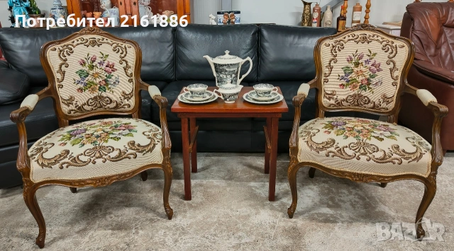 Комплект от две дъбови кресла с дърворезба и   гобленова дамаска 