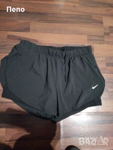 Гащи Nike, снимка 1 - Къси панталони и бермуди - 45593372