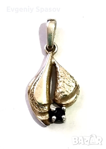 Винтидж сребърен медальон в стил „модернизъм“ от средата на века с фасетиран син камък.