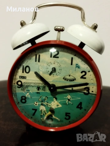 Стар анимиран будилник, настолен часовник