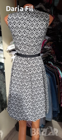 Красива плътна рокля в черно-бели шарки ХС/С размер, снимка 8 - Рокли - 52500538