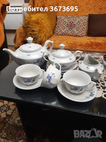 Порцеланов сервиз за чай с чайник захарница съд за мляко и по 6 чаши и чинийки, снимка 2 - Сервизи - 53570778