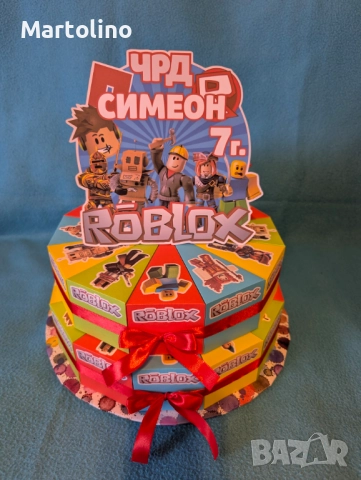 Картонена торта Роблокс,покани, балони, кутийики за лакомства