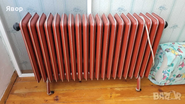 радиатор работещ оребрен, запазен. 
