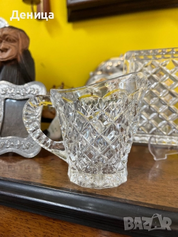 Бохемски  кристален сервиз .  Включва кана за сметана/ мляко, захарница и поднос. Отличителен диаман, снимка 4 - Други - 52655735