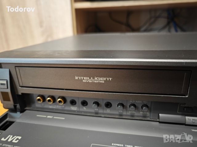 VHS видео JVC HR D880EG, снимка 5 - Плейъри, домашно кино, прожектори - 45707873