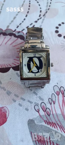 Продавам часовник много запазен