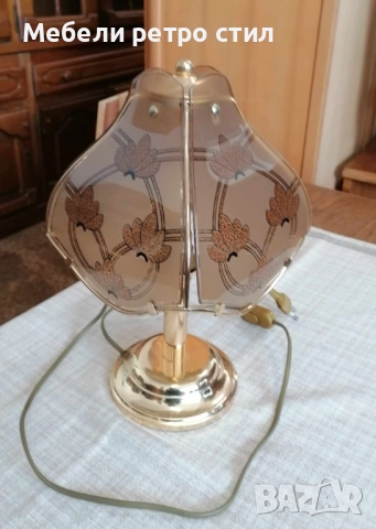 Красива, ретро настолна лампа с тежка месингова основа и декоративен стъклен абажур., снимка 6 - Декорация за дома - 52443691
