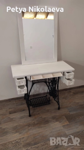 Дамски тоалетки с огледало SINGER, снимка 2 - Тоалетки - 52577671