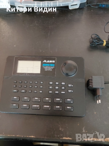 Продавам дръм машина Alesis SR-16, снимка 4 - Други - 52329945