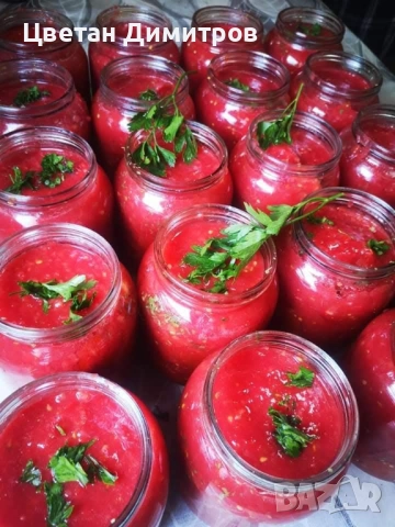 домашно приготвени консерви от домашно отглеждани зеленчуци 