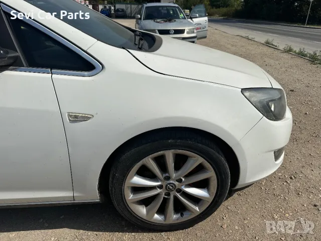 Калник десен и калник ляв за Opel Astra J , снимка 1 - Части - 47151678