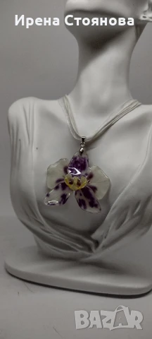 Колие с естествен цвят на орхидея. Дължината е максимално 23 см, цвета е с размери 6/6 см. , снимка 3 - Колиета, медальони, синджири - 51090611