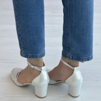 Изтънчени дамски затворени сандали с ток, оформени с блясъка на елегантността, снимка 4 - Сандали - 45217474
