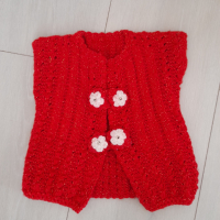 Ръчно плетени елеци за бебета, снимка 1 - Жилетки и елечета за бебе - 45003677