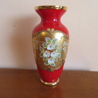 Червена ваза с позлата., снимка 1 - Вази - 45040641