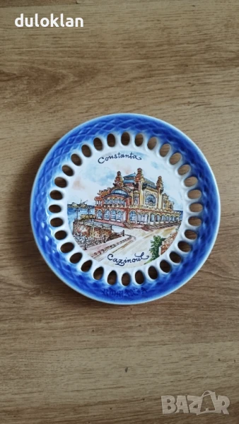 	Красива порцеланова чиния от Румъния., снимка 1