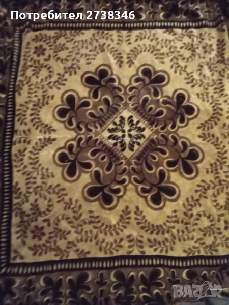 Плюшено покривало може да се използва и за малък килим, снимка 1
