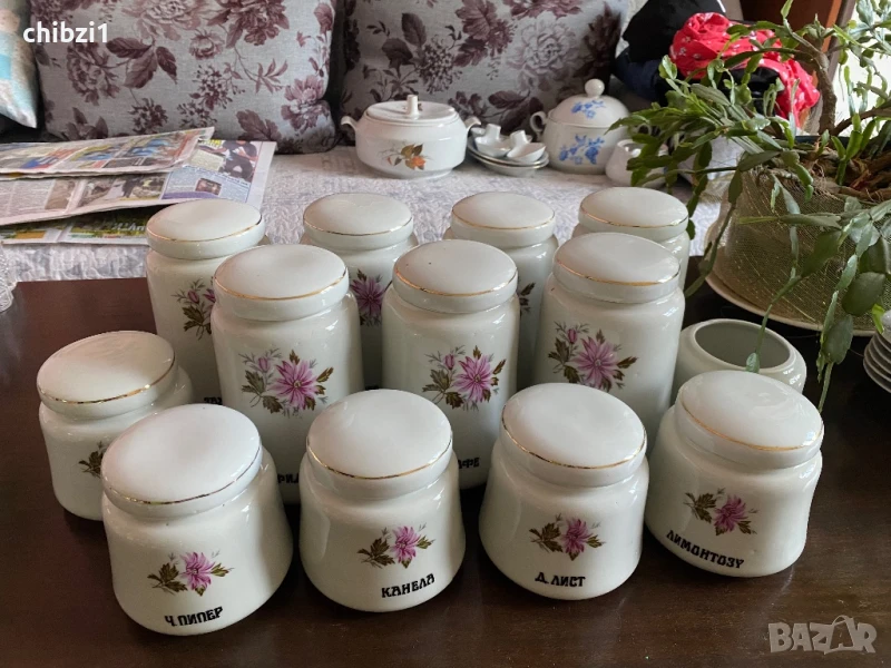 Порцеланови буркани за подправки, снимка 1