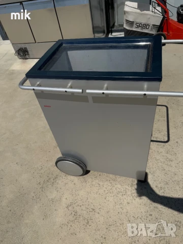 Малка витрина - Количка Bosch , снимка 4 - Хладилници - 50769107