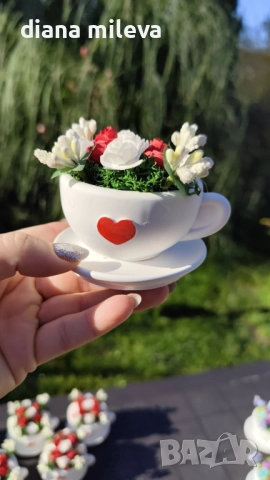 Сладурски чашки с нежни цветлета в бяло и червено!, снимка 15 - Декорация за дома - 51925312