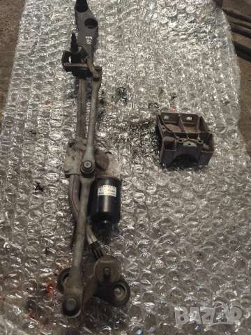 Механизъм с Моторче(чистачки)-BMW-e60-e61-530d-218кс, снимка 3 - Части - 51972788