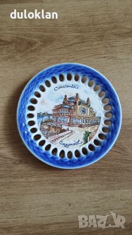 	Красива порцеланова чиния от Румъния.