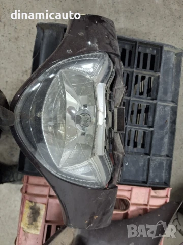 Вътрешна с жабка, фар, предна решетка, странични панели за Honda Sh 150i 2007г., снимка 9 - Части - 50448262