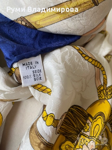 Бял шал със златисти елементи от 100 % коприна, снимка 3 - Шалове - 53423351