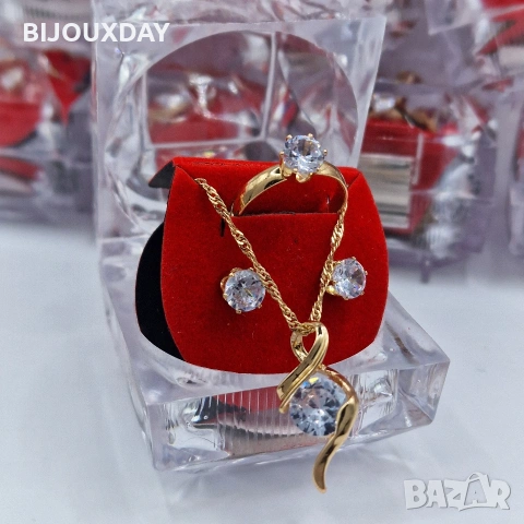 комплект колие обеци и пръстен от медицинска стомана в подаръчна кутийка 18 карата златно покритие